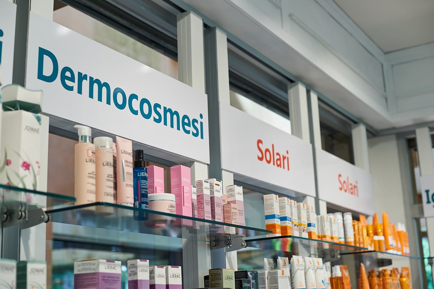 Arredamento scorrevole per farmacia