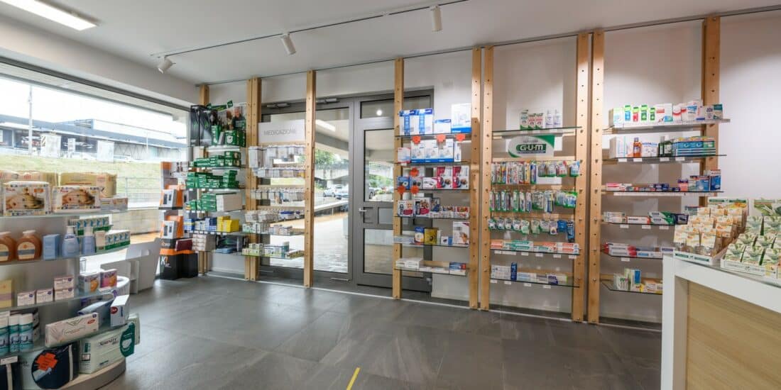 Arredamento scorrevole per farmacia