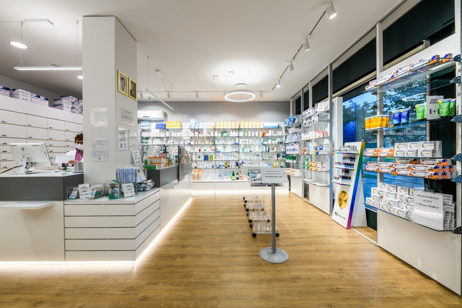 Arredamento scorrevole per farmacia